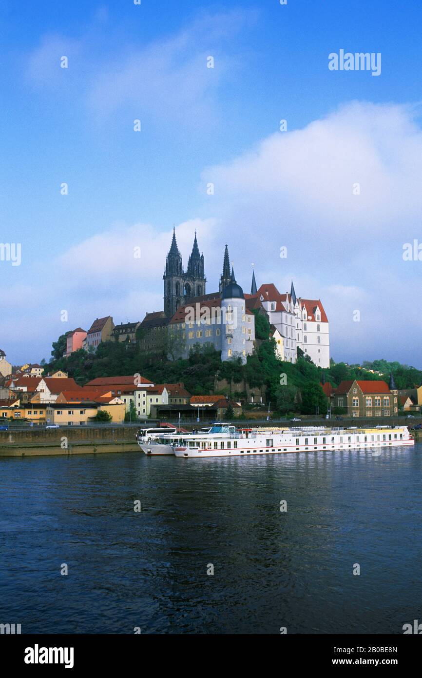 DEUTSCHLAND, MEISSEN, ELBE, BLICK AUF SCHLOSS ALBRECHTSBURG UND DEN