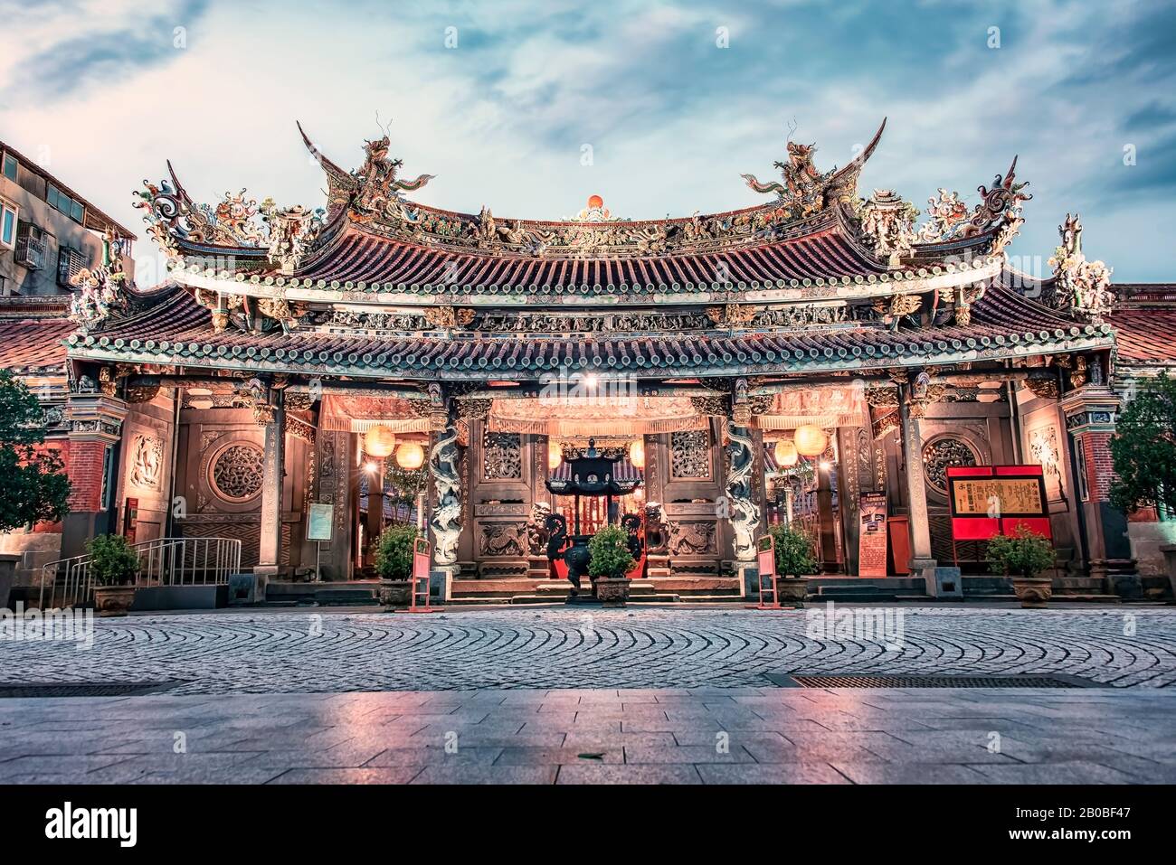 Konfuzius Tempel In Taipeh Und Dalongdong Baoan Tempel Stockfotografie Alamy