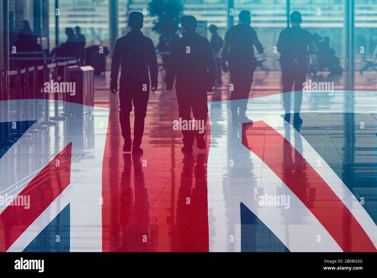 Großbritannien Flag als Hintergrund und Silhouetten Menschen, Konzept Geschäftsbild Stockfoto