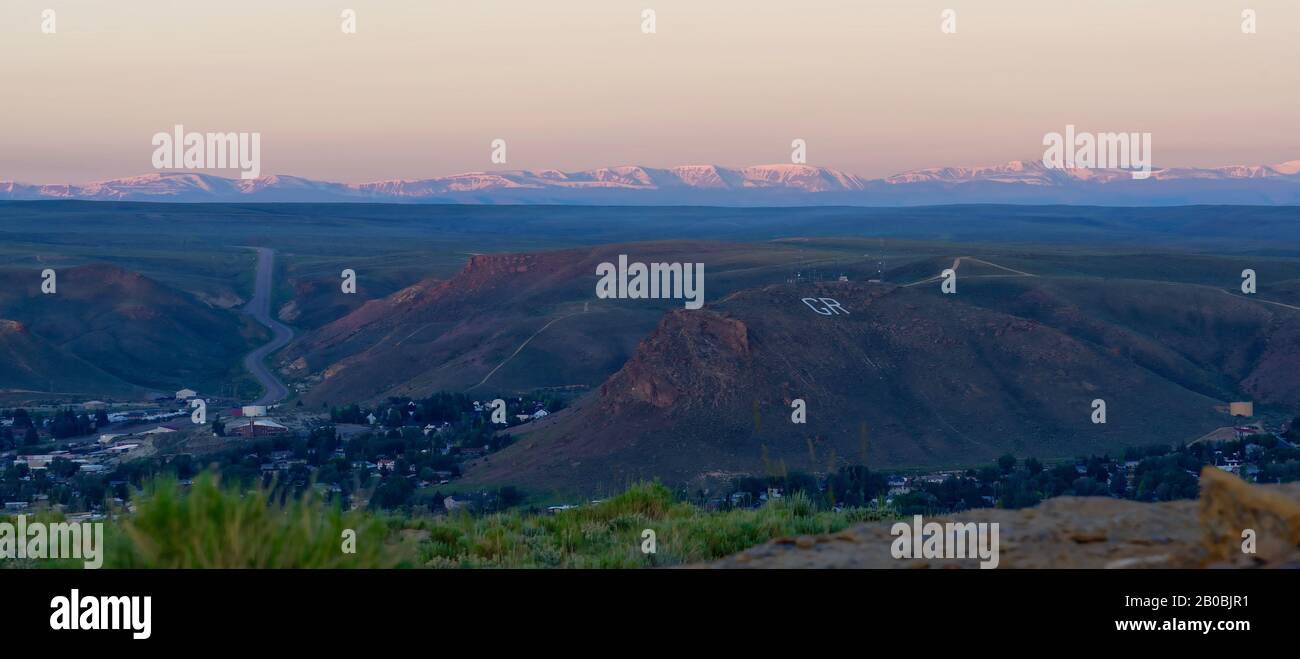 Das Bergmonogramm des Green River mit den Uinta Mountains im Hintergrund Stockfoto