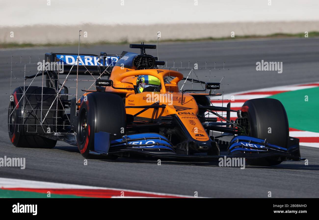 Lando Norris von McLaren mit Telemetriegeräten am zweiten Tag der Vorsaisonprüfung auf dem Circuit de Barcelona - Catalunya. Stockfoto