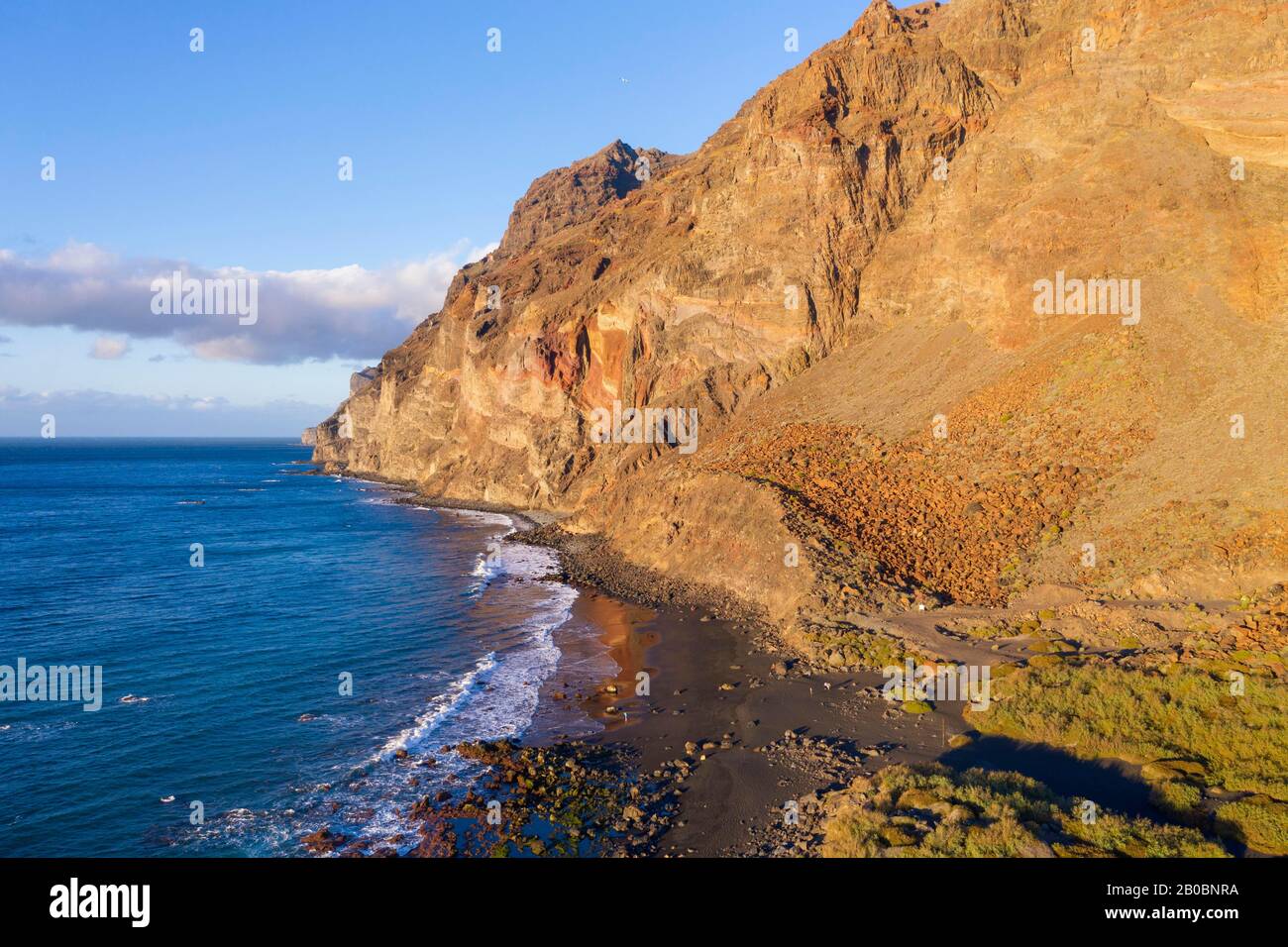 Strand Playa del Ingles, Berg Riscos de La Merica, Valle Gran Rey, Luftbild, La Gomera, Kanarische Inseln, Spanien Stockfoto