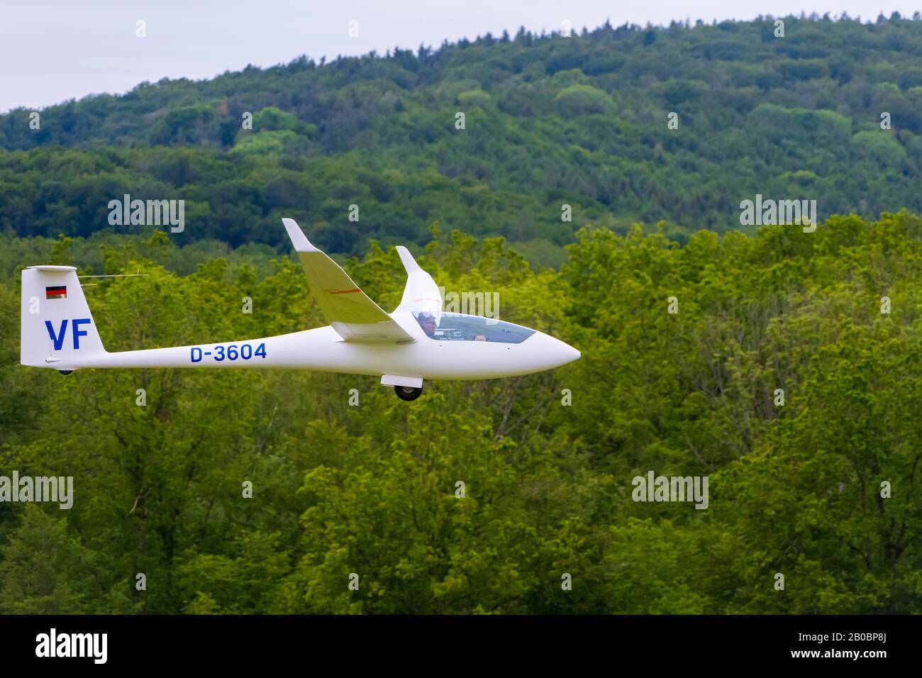 Segelflugzeug kurz vor der Landung, Deutschland Stockfoto