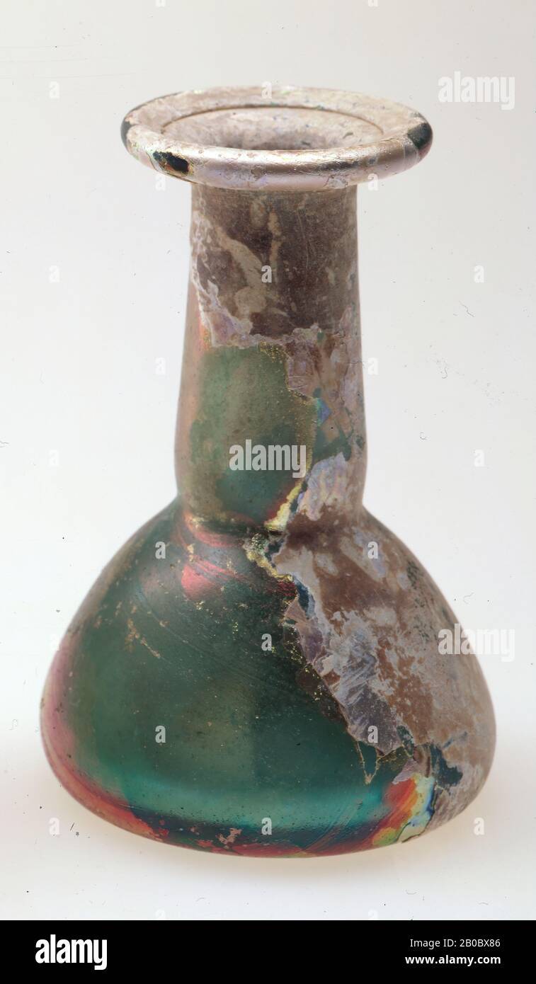 Unbekannter Künstler, Konisches Unguentarium, 001-200, Glas, 4 11/16 Zoll x 2 7/8 Zoll (11,91 cm x 7,3 cm) Stockfoto