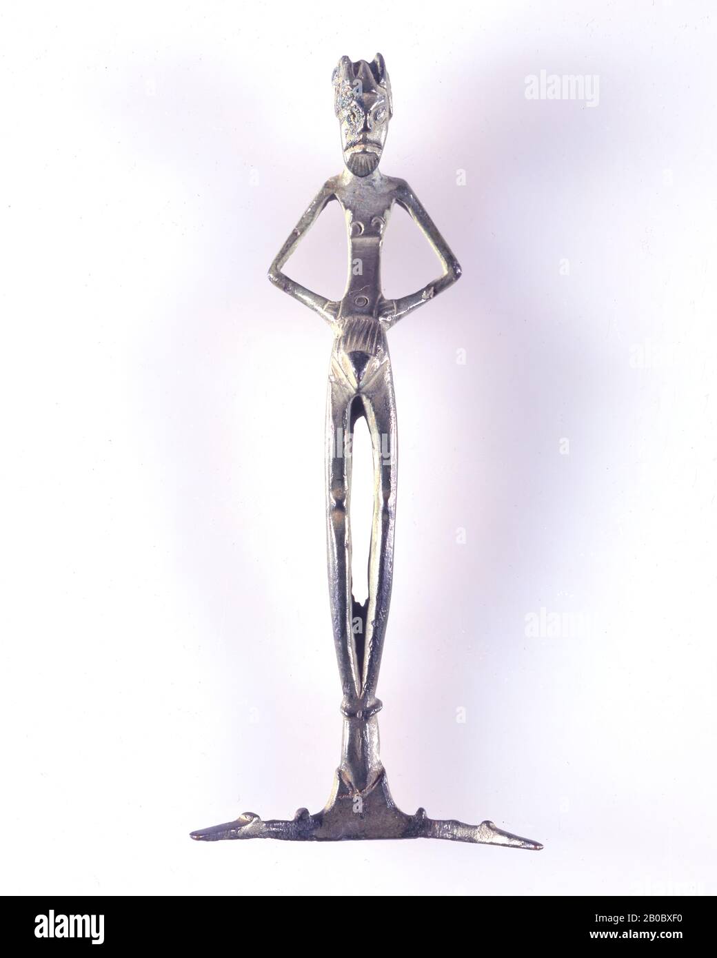 Unbekannter Künstler, Gefäßbefestigung mit Priapus [?] Abbildung, 100 BC-001 BC, Bronze, 4 5/16 Zoll X 1 7/8 Zoll X 13 / 16 Zoll (10,95 cm x 4,76 cm x 2,06 cm) Stockfoto