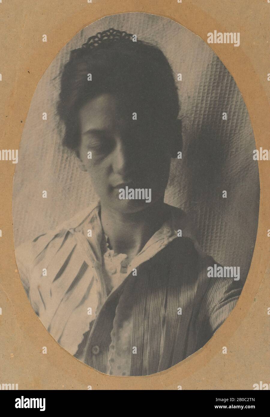 Thomas Eakins, Porträt von Mary (Dolly) MacDowell, 1880-1889, Platindruck, 6 5/8 Zoll X 4 7/16 Zoll (16,8 cm x 11,3 cm.) Stockfoto