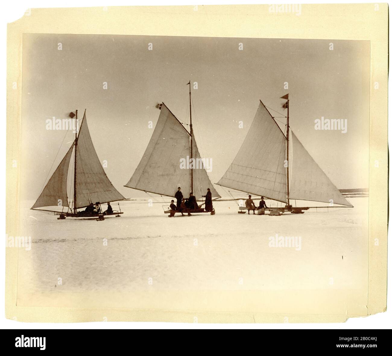 Unbekannter Künstler, ohne Titel (Sailboats), n.d., Albumindruck Stockfoto
