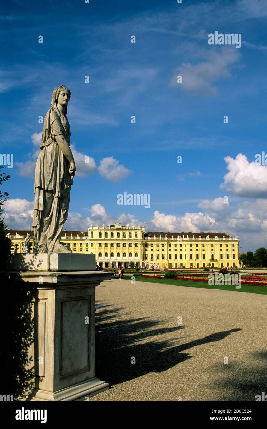 ÖSTERREICH, WIEN, SCHLOSS SCHÖNBRUNN, STATUE Stockfoto