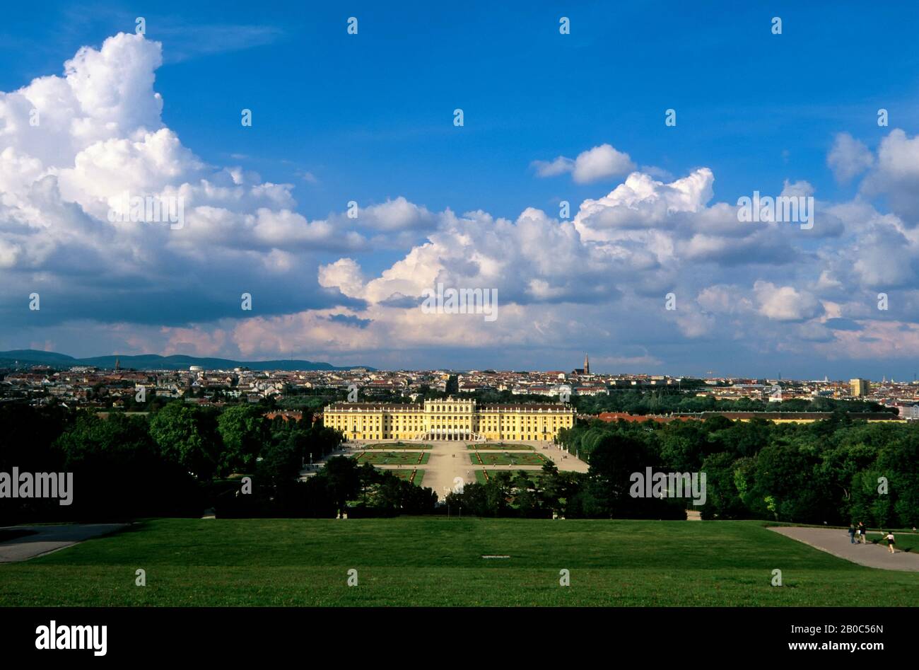 ÖSTERREICH, WIEN, BLICK AUF SCHLOSS SCHÖNBRUNN Stockfoto
