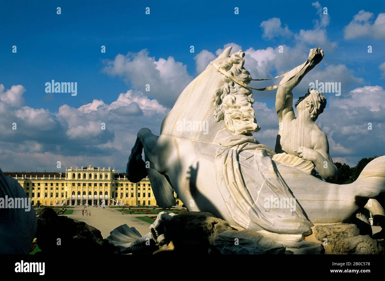 ÖSTERREICH, WIEN, SCHLOSS SCHÖNBRUNN, NEPTUN BRUNNEN Stockfoto