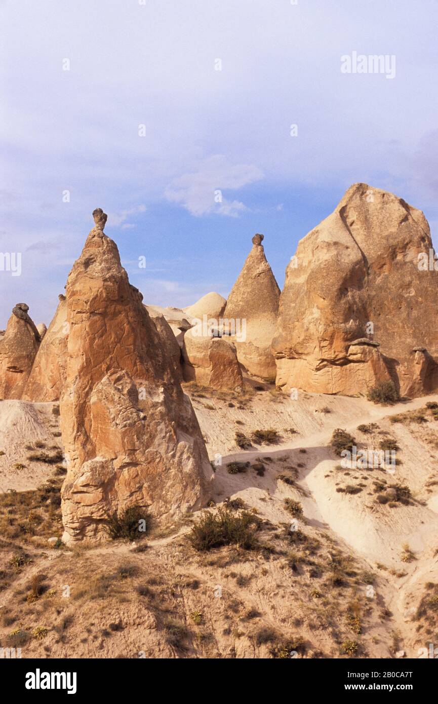 TÜRKEI, KAPPADOKIEN, ROSAFARBENES TAL, FELSFORMATIONEN Stockfoto