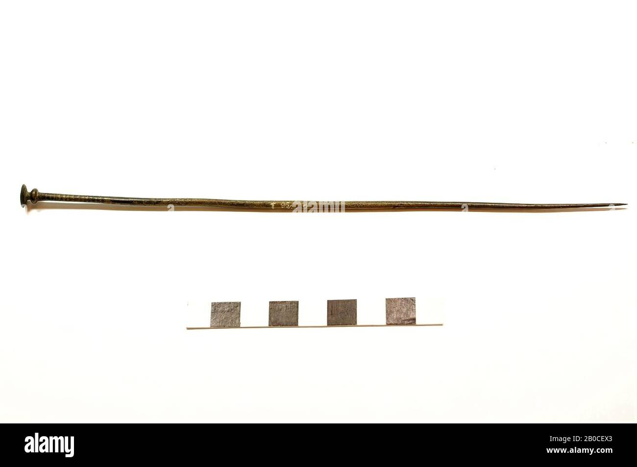 Haarnadel, Metall, Bronze, 20,3 x 0,7 x 0,7 cm, Vorgeschichte, Schweiz Stockfoto