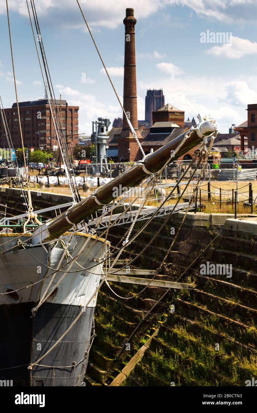 De Wadden drei Mast, zusatzmagnetschalter Schoner und dazzle Schiff Edmund Gardner im Trockendock, Albert Docks, Liverpool, England, UK Stockfoto