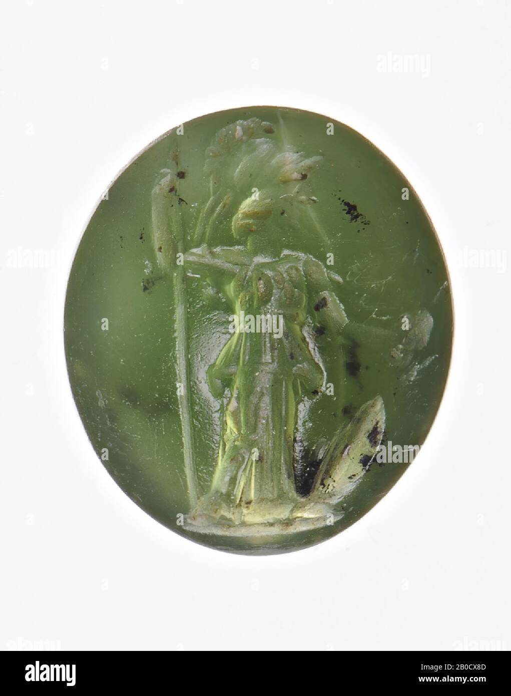 VZ: Die Göttin ist mit einem großen Gewand (apoptygma) bekleidet, sie hat einen Helm mit Kamm auf dem Kopf, in ihrer ausgestreckten linken Hand hat sie eine Patera, in der rechten Hand hat sie einen Speer, auf dem Boden, links von Athena, einen Schild., Schmuckstein, Intaglio, Ringstein, Plasma, Farbe: Grün, Form: Oval, Bearbeitung: Vorne konvex, Methode: Detailierung mit streifenförmigen kurzen und abgerundeten Radnuten., 9 x 7,5 mm, D. 4 mm, 1. Jahrhundert AD. 1-100 AD Stockfoto