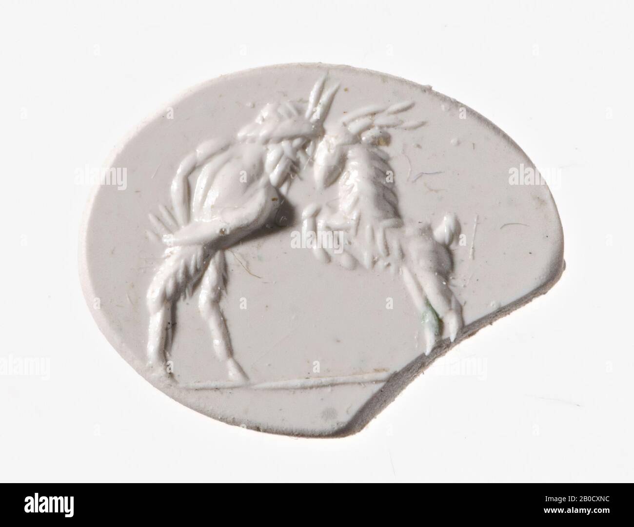 VZ: Pfanne steht rechts von einer auf seinen Hinterbeinen stehenden Ziege, Pan hat seine Hände hinter seinem Rücken gekreuzt., Gem, Intaglio, Ringstein, Jaspis, Farbe: Rot, Form: Oval, Bearbeitet: Kante hinten zurückziehender Schnitt in Bezug auf Vorderseite, Methode: Modellierung mit dickeren und dünneren abgerundeten Radnuten, 12,5 x 9 mm, D. 2 mm, AD 2. Jahrhundert. 100-200 AD Stockfoto