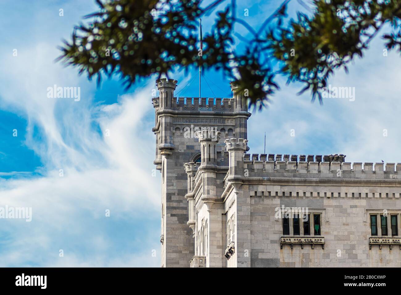 Schloss Miramare aus dem 19. Jahrhundert in Triest, Italien Stockfoto Schloss Miramare aus dem 19. Jahrhundert in Triest, Italien Stockfoto