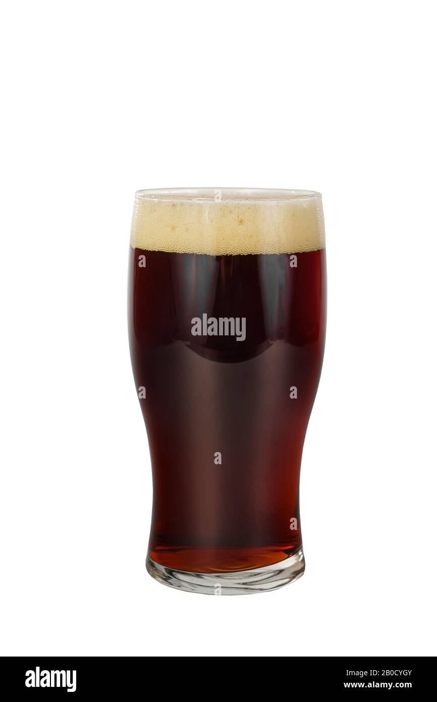 Glas dunkles Bier isoliert weißer Hintergrund, Seitenansicht. Urlaub für die Firma, oktoberfest, für die Speisekarte einer Bar, Restaurant, Café Stockfoto