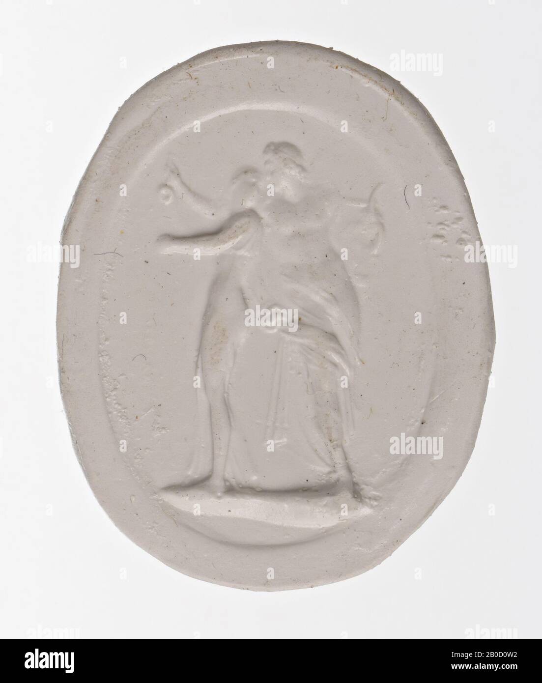 VZ: Apollo rechts stehend, mit einer Lyre, lehnt er sich an die Nymphe, die ihm den Kopf zugewandt hat, GEM, intaglio, Glas, Farbe: Grau, Form: Oval, stehend, Verarbeitung:, Herstellungsmethode: , 30,5 x 25,5 mm, D. 7 mm, WT. 9.44 gr., 18. Jahrhundert 1700-1800 Stockfoto