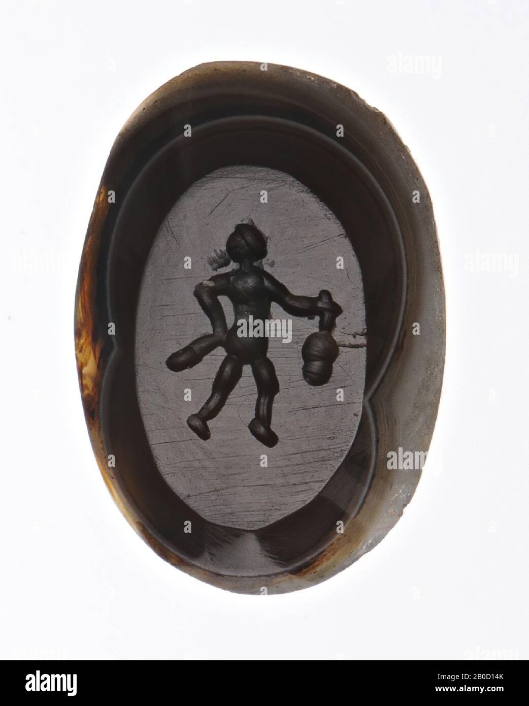 VZ: Satyr, von hinten gesehen, nach rechts, Kopf umgedreht, Trauben in ausgestreckter rechter Hand, Schmuckstein, Intaglio, Achat, geschichtet, Farbe: Braun Stockfoto