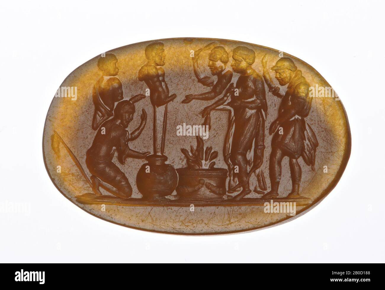 VZ: 3 Figuren stehen links für den Priapus-herm, hinter herm kniend mit Figur und stehender Figur rechts, Schmuckstein, Intaglio, Carnelian, Farbe: Orange braun, Form: Oval, liegend, Verarbeitung: Herstellungsmethode: 12 x 19 mm, D. 2 mm, WT. 0,81 gr., 18. Jahrhundert 1700-1800 Stockfoto