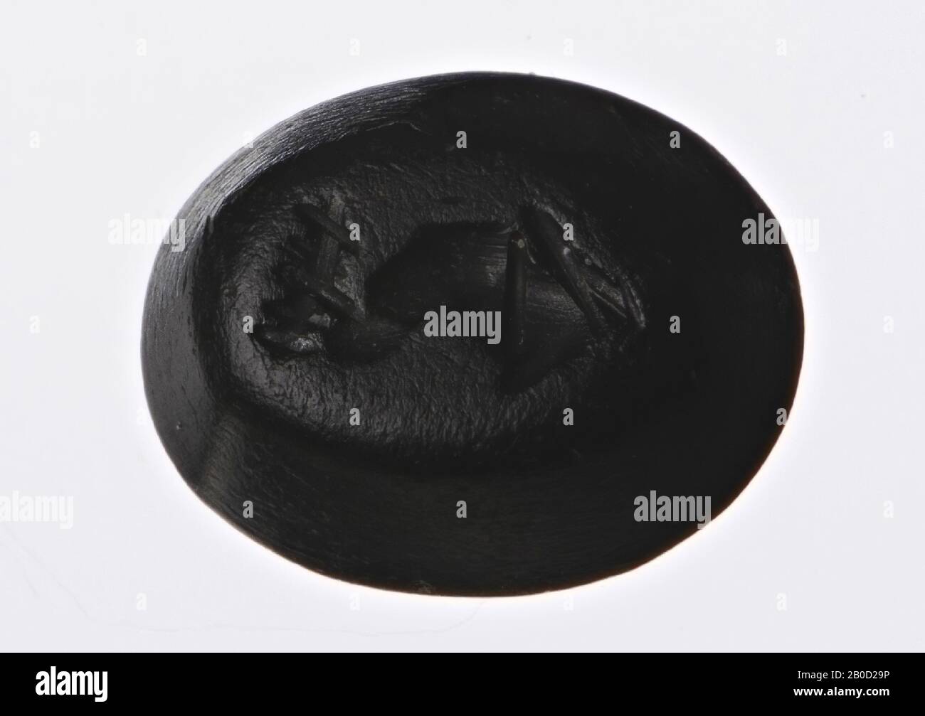 VZ: Fisch links ?, Schmuckstein, Intaglio, Jaspis, Farbe: Schwarz (dunkelgrün?), Form: Oval, Landschaft, Verarbeitung:, Methode:, 7,5 x 10 mm, D. 3 mm, w. 0,33 gr., 2. - 3. Chr. 100-300 AD Stockfoto