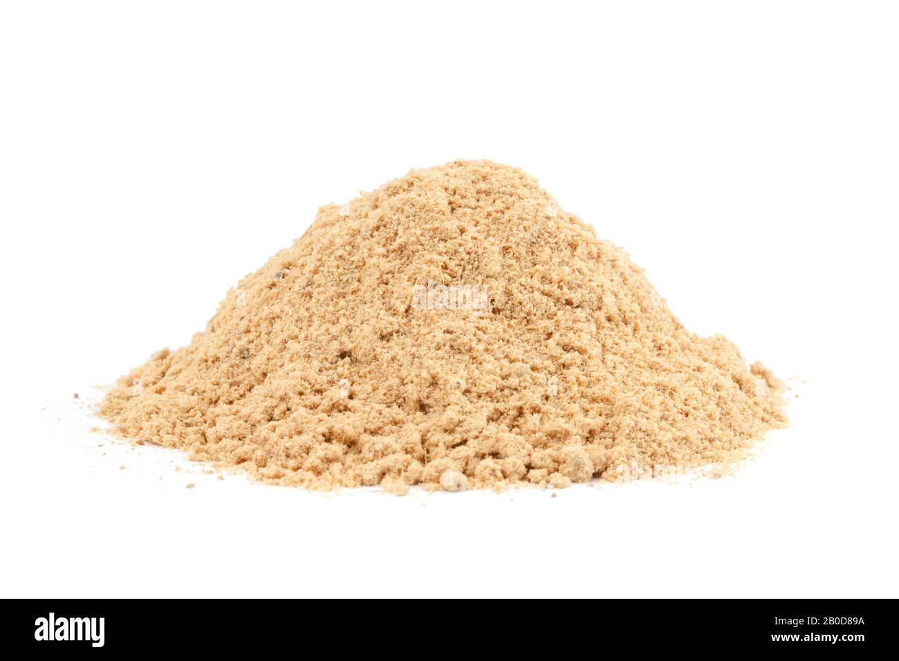Haufen Ginger (Zingiber officinale) isoliert auf weißem Grund. Wird weltweit als Delikatesse, Medizin oder Gewürz verwendet. Stockfoto