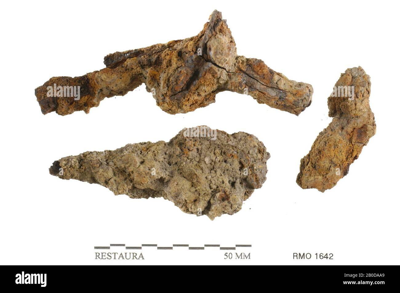 Niederlande Mittelalter, Keilstift, Nagelstreifenfragment, Eisen, 6,8 x 2,8, 8,8 x 3,5 cm, x, Niederlande, Utrechter, Wijk bij Duurstede, Wijk bij Duurstede, Dorestad Stockfoto