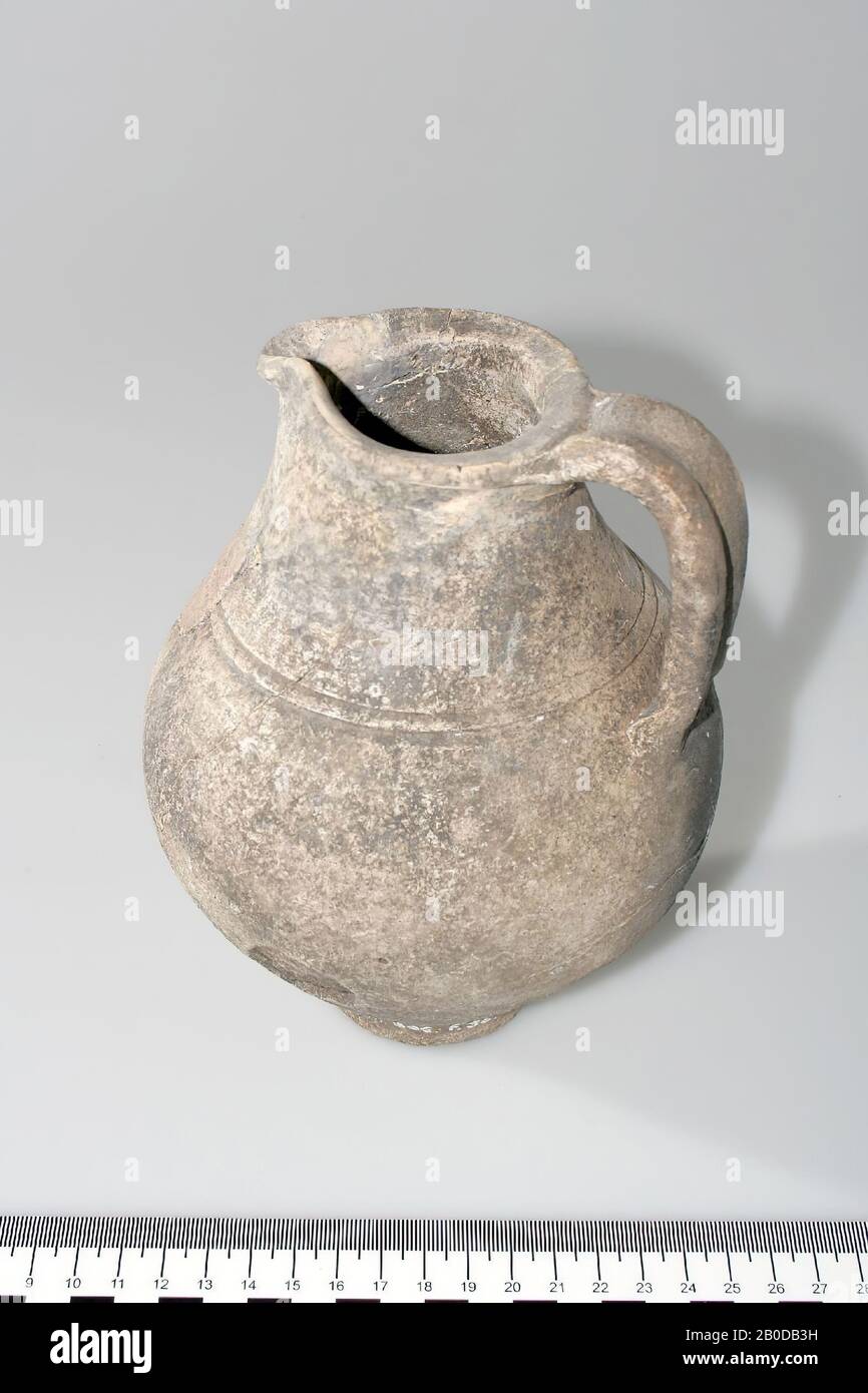 Grau raue ummauerte Dose mit zwei Teilen, Dose, Keramik, roman, Niederlande, Gelderland, Wijchen, Wijchen Stockfoto