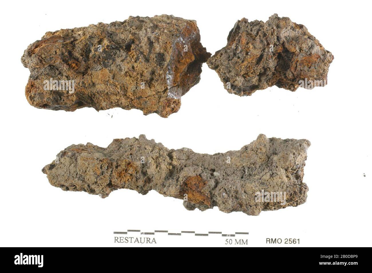 Niederlande Mittelalter, Punkt mit Schaft, Streifenfragmente, Eisen, 9,6 x 2,9 cm, 8,5 x 3,6 cm, x, Niederlande, Utrechter, Wijk bij Duurstede, Wijk bij Duurstede, Dorestad Stockfoto