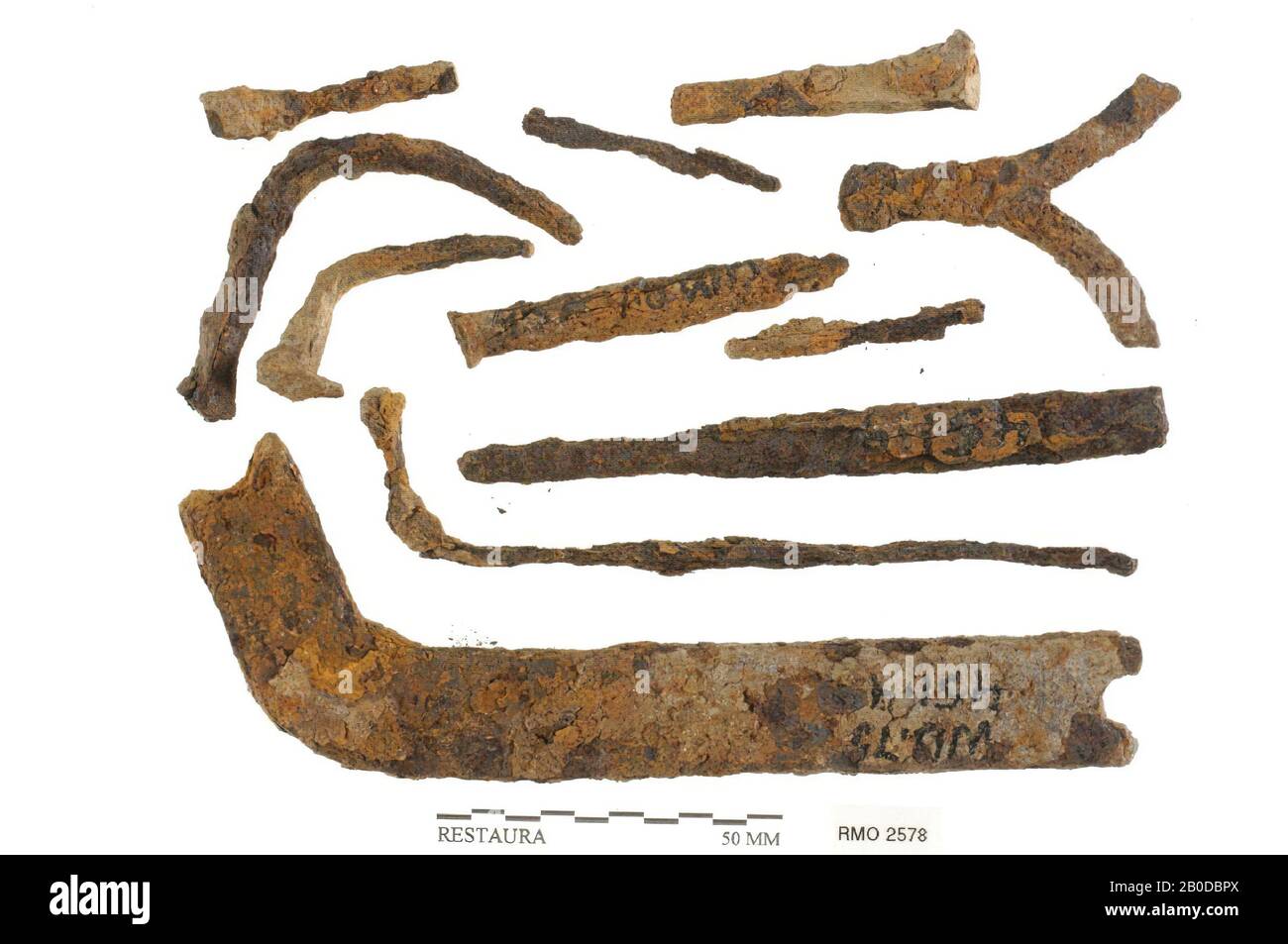 Das niederländische Mittelalter, Schlager mit Winkel 2x, Teig, Y-förmig, Stab, Nagel 5x, Eisen, 13,7 x 2,0 cm, 11,1 x 1,3 cm, 4,9 x 3,9 cm, , 10,6 x 1,2 cm, x, Niederlande, Utrechter, Wijk bij Duurstede, Wijk bij Duurstede, Dorestad Stockfoto