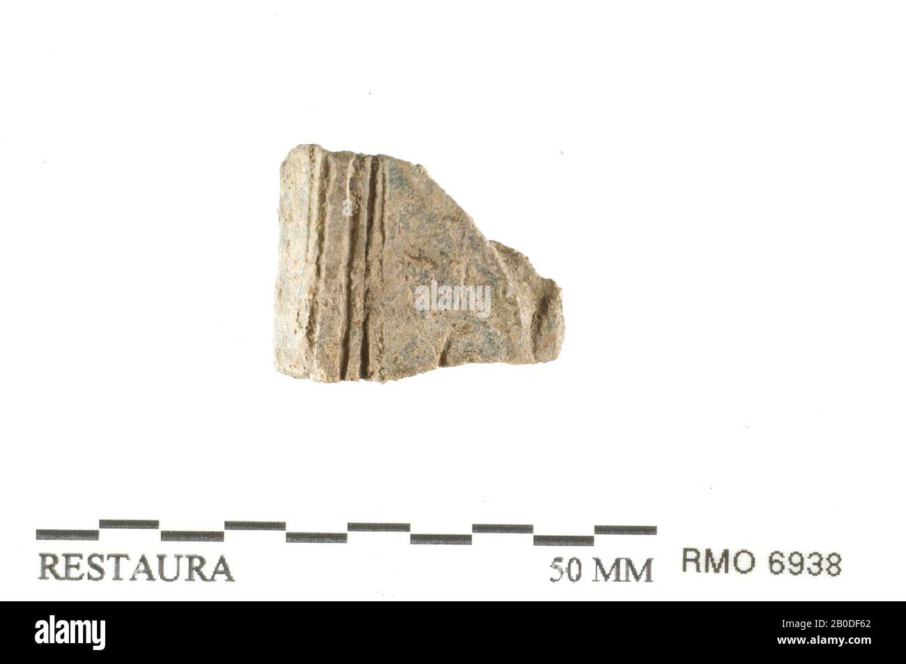 Plattenfragment, Kante mit Rillen, Plattenfragment, Kante mit Rillen, Blei, 1,8 x 2,4 cm, x, Niederlande, Utrechter, Wijk bij Duurstede, Wijk bij Duurstede, Dorestad Stockfoto