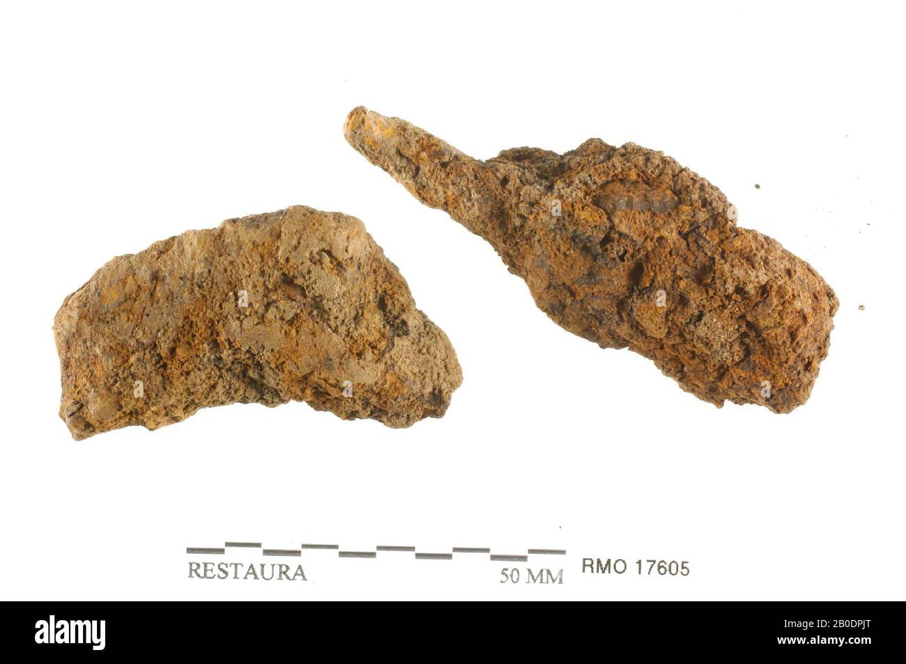 Niederlande Mittelalter, Kettenglied, 3x, 8-förmig, Eisen, 6,8 x 1,1 cm, 5,2 x 3,0 cm, x, Niederlande, Utrechter, Wijk bij Duurstede, Wijk bij Duurstede, Dorestad Stockfoto