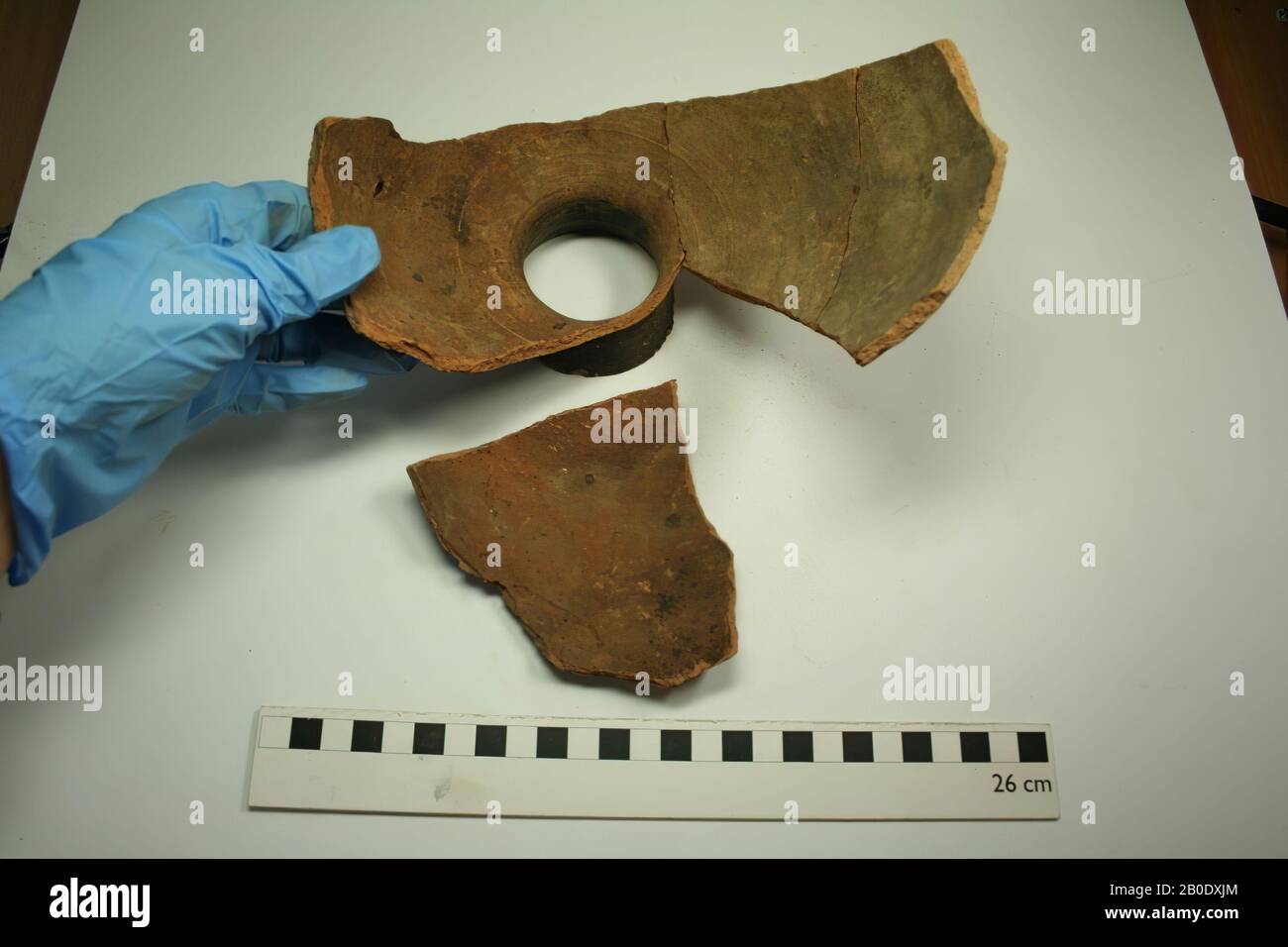 Ägypten, Schard, Steingut, 1, t, m 3, h 5 cm, Ø = 7,5, 4 und 5 und 10, 8,5 h 4 cm, Ø = 4, 6, 4,5 x 3, 5 cm, 4 x 3 cm, 7, 3 x 4,5 cm, 8, 5 x 2,5 cm, 9, Und 14, 11 x 15,5 cm, 11, 5 x 2,5 cm, Ø = 12, , 12, Und 18, 7 x 4 cm, Ø = 11, 13, 5 x 5,5 cm, Ø = 8, 16, 8 x 7 cm, Ø = 14, 17, 4 x 3 cm, 19, 2 x, 2, meroitische Periode, 2. Bis 4. Jahrhundert n. Chr., Ägypten Stockfoto