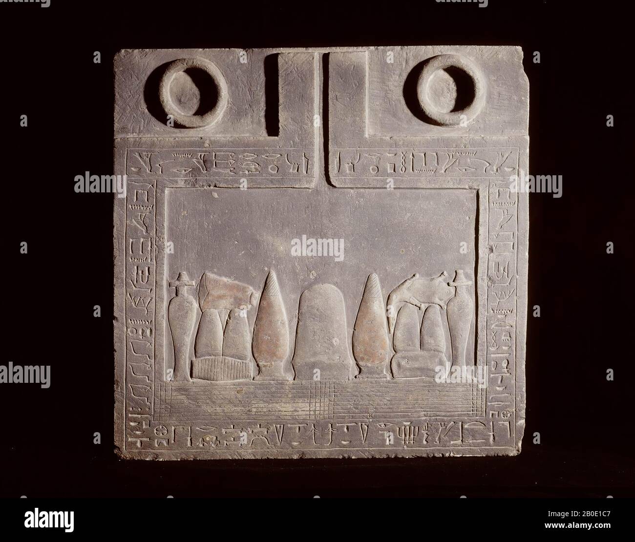 Ägypten, Opfertisch, Kalkgestein, 49 x 50 x 6 cm, c., 100 kg, Mittelreich 2040-1783 v. Chr., Ägypten Stockfoto