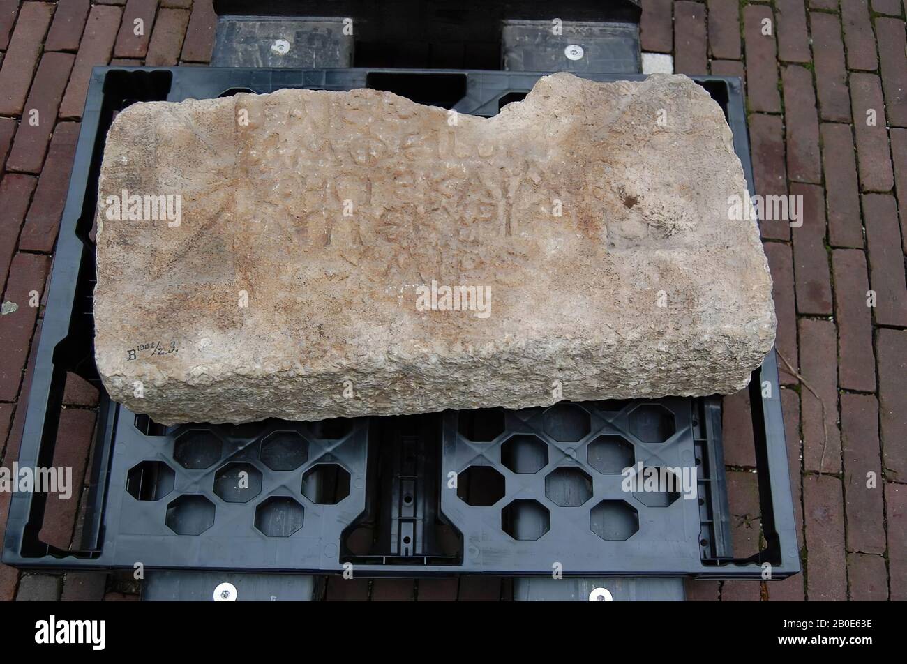Sarkophag, Aufschrift, Stein, Kalkstein, 73 kg, Libanon Stockfoto