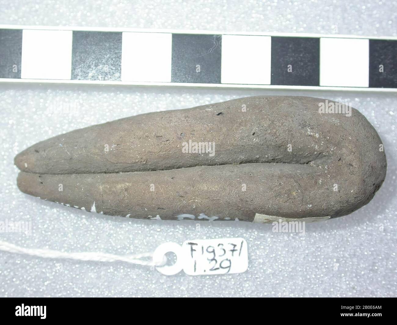 Opferbrot, kleine Statue, Modellobjekt, Keramik, 2,5 x 6,7 cm, Altes Königreich, 4. Dynastie, Ägypten Stockfoto