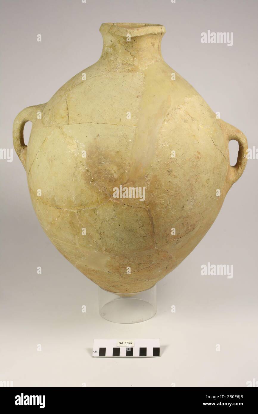 Eine Steingutkanne mit zwei Ohren und spitzem Boden., Geschirr, Steingut, H 44,5 cm, D 33,5 cm, W 37,5 cm, Spätbronzezeit II, Phase E 1250-1150 v. Chr., Jordanien Stockfoto