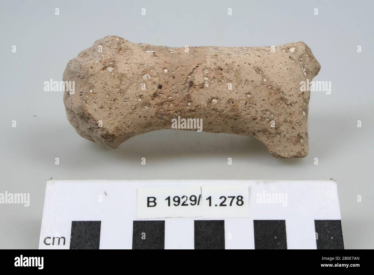 Ein Fragment eines Tierkonfigurins, Figurin, Keramik, L 10,1 cm, W 3,7 cm, H 4,6 cm, Palästina Stockfoto