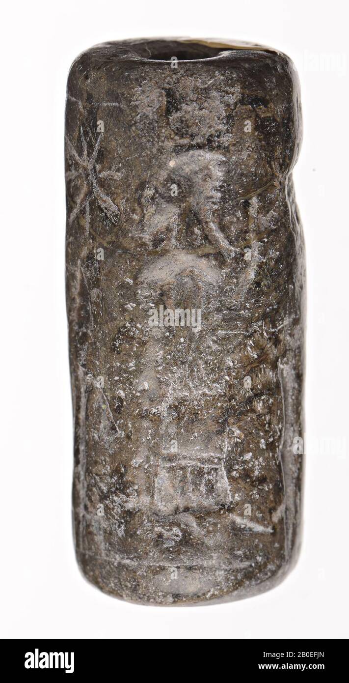 Eine Steinzylinderdichtung mit einem sehr unklaren Bild, wahrscheinlich von einer Pflanze oder einem Baum., Siegel, Stein, Grün, H 2,8 cm, D 0,95 cm, Altbabylonische Zeit (?) 1900-1600 v. Chr. , Iran Stockfoto