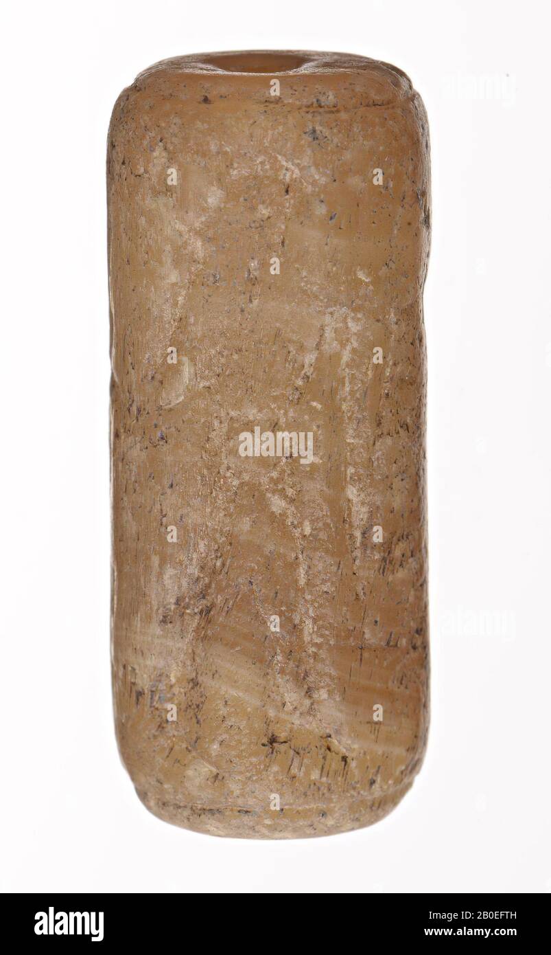 Ein Steinzylinderstempel mit einer vierbeinigen Figur. Falsch, Dichtung, Stein, Beige, H 3,9 cm, D 1,7 cm, Iran Stockfoto