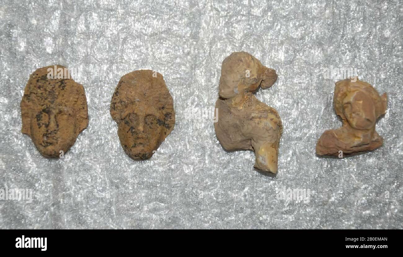 Männerkopf, nach rechts gedreht. Gut getragen., Figurin, Fragment, Kopf, Keramik, Terrakotta, 3 cm, klassisch -350 Stockfoto