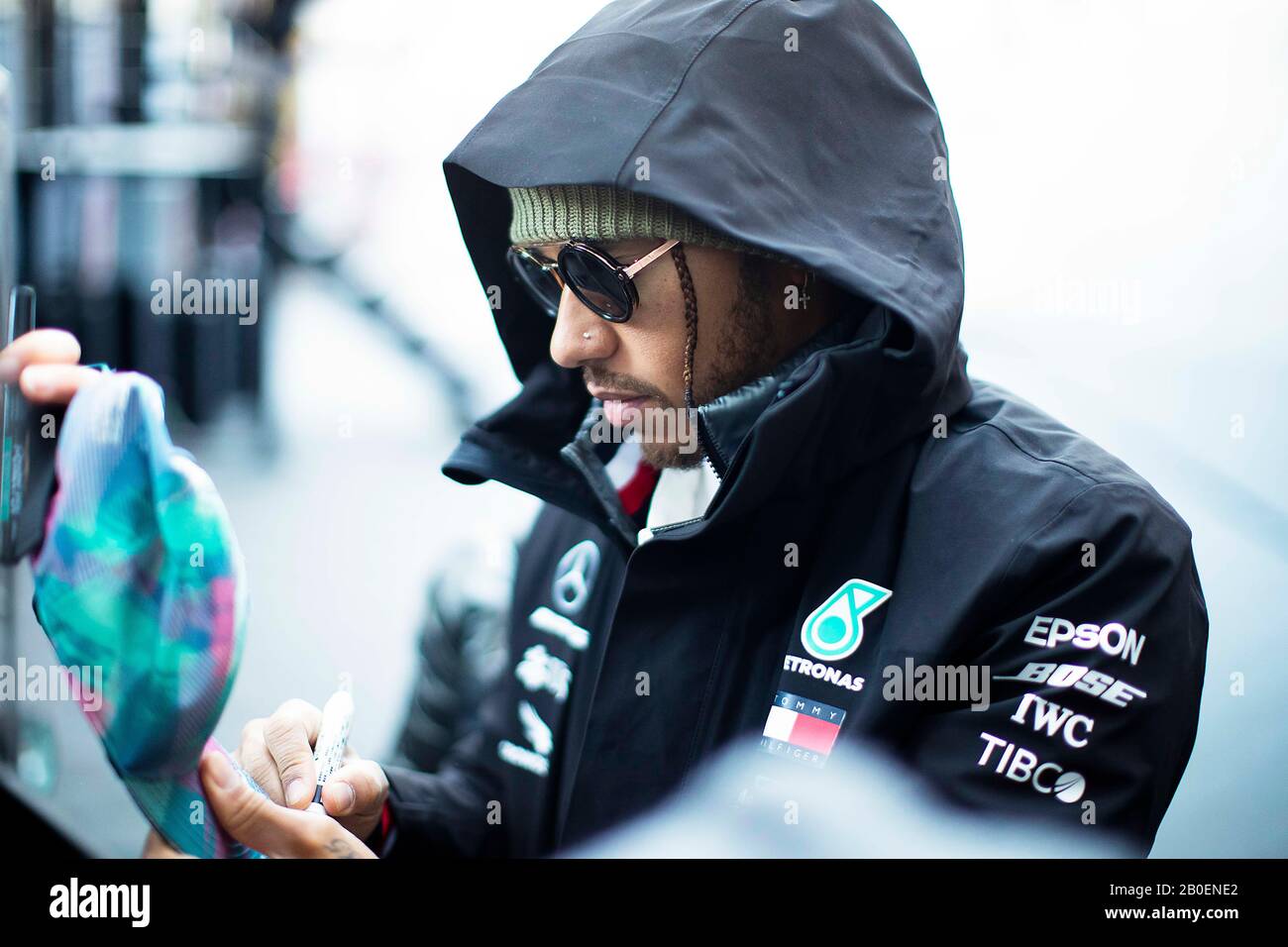 Montemelò, Barcelona - Spanien. Februar 2020. Formel-1-Vorsaisontest 2020. Februar 2020. Lewis Hamilton aus Großbritannien und das Mercedes AMG Petronas F1 Team am zweiten Tag des F1 Wintertestkredits: Marco Canoniero/Alamy Live News Stockfoto