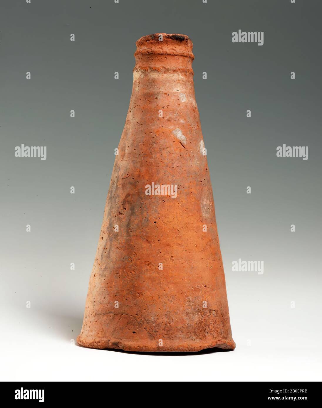 Standard, Typ T 5, Standard, Steingut, 45 × 23 cm, Archaische Periode, Ägypten Stockfoto
