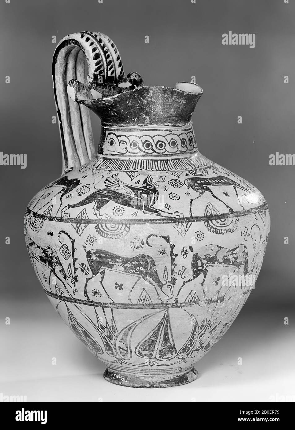 Rhodian schwarze Figur, Wild Goat Style A oinochoe. Dekoration von 2 Tierfriesen mit Ziegen und Gripins, und unterster Fries mit Lotusblumen und -Knospen, etc.., Vase, oinochoë, Keramik, schwärzliches, wildes Ziegenstil A, 32,5 cm, archaisch, schwärzliches, wildes Ziegenstil A 650 - 625 v. Chr., unbekannt Stockfoto