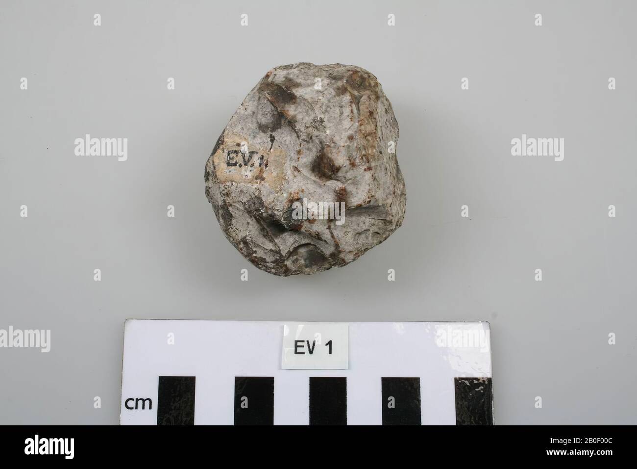 Kugelflint, Fragment, Stein, Feuerstein, 3,9 x 5,7 x 6,1 cm, Vorgeschichte, Belgien, unbekannt, unbekannt, Spiennen Stockfoto