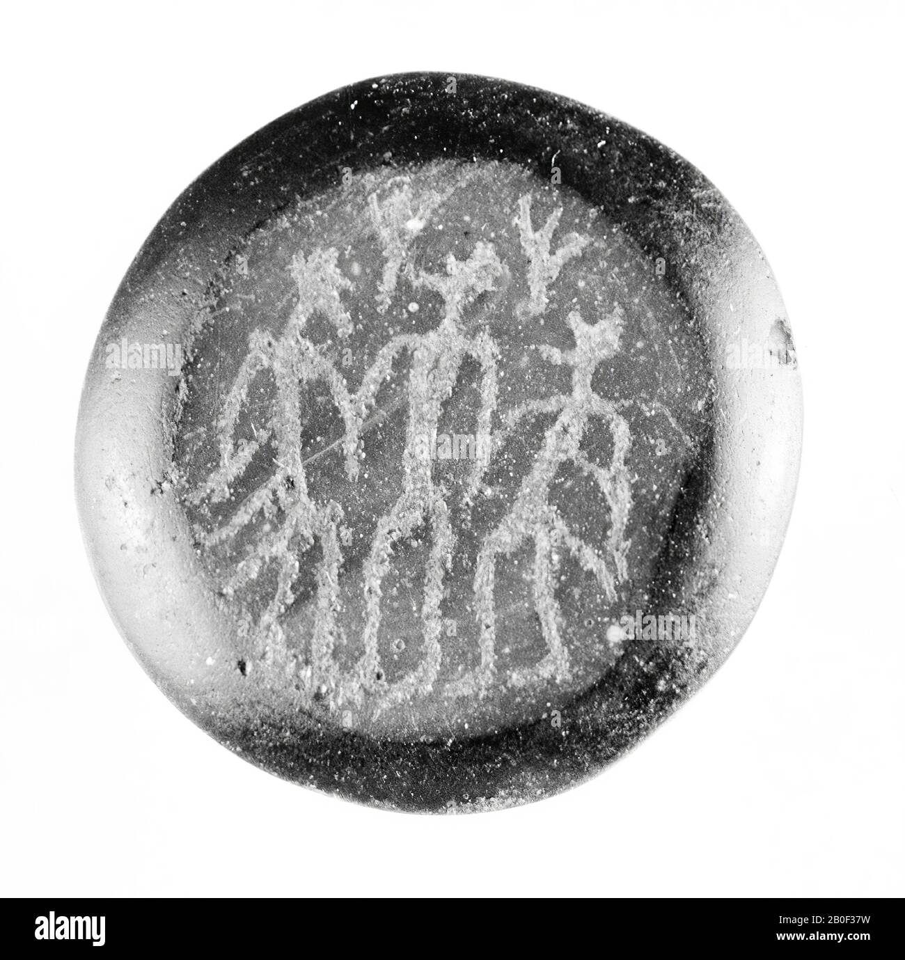 Bruchstück einer Tegula (Dachziegel) aus Backstein mit Rundstempel CEC, mit Kalkrückständen., Dachziegel (Tegula), Fragment, Steingut, Backstein, 20,8 x 20,1 x 5,9 cm, roman 1-200, Niederlande, Limburger, Maastricht, Heer, Backerbosch Stockfoto