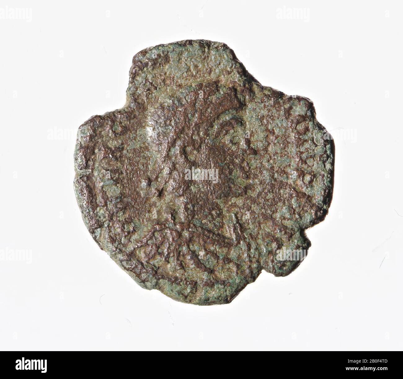 VZ: Bust Image n.r., DN mag MA - XIMUS PF Aug., Kz: Camp Gate, SPES RO-MA-NORVM, Coin, aes-IV, Magnus Maximus, Metal, Kupfer, Diam. 14 mm, WT. 1,49 gr, roman 387-388, Niederlande, Limburg-Roerdalen, Melick Stockfoto