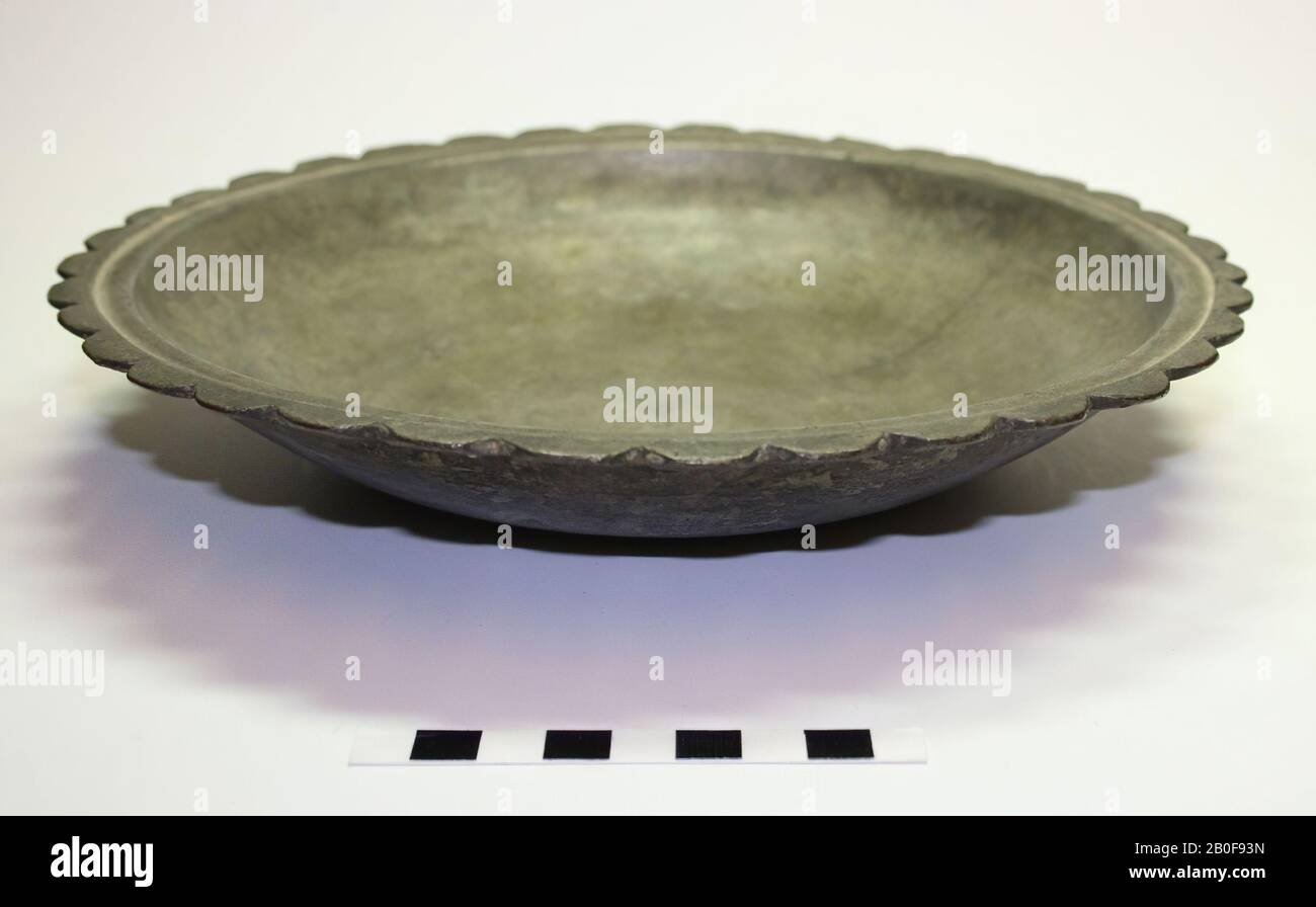 Geschirr, Gericht, Metall, 23,0 x 23,0 x 4,2 cm, Roman, Frankreich Stockfoto