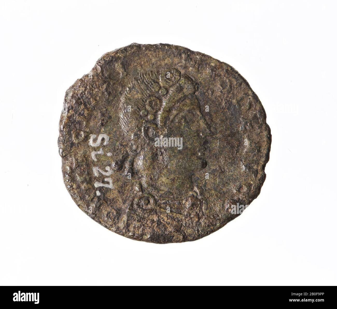 VZ: Kopf Nr. r., DN mag MAXI - MUS PF Aug., Kz: Kaiser mit kniender Frau, REPARATIO - REIPVB, Coin, aes-II, Magnus Maximus, Metall, Kupfer, Diam. 23 mm, WT. 5,31 gr, roman 383-388, Niederlande, Gelderland, Maasdriel, Rossum Stockfoto
