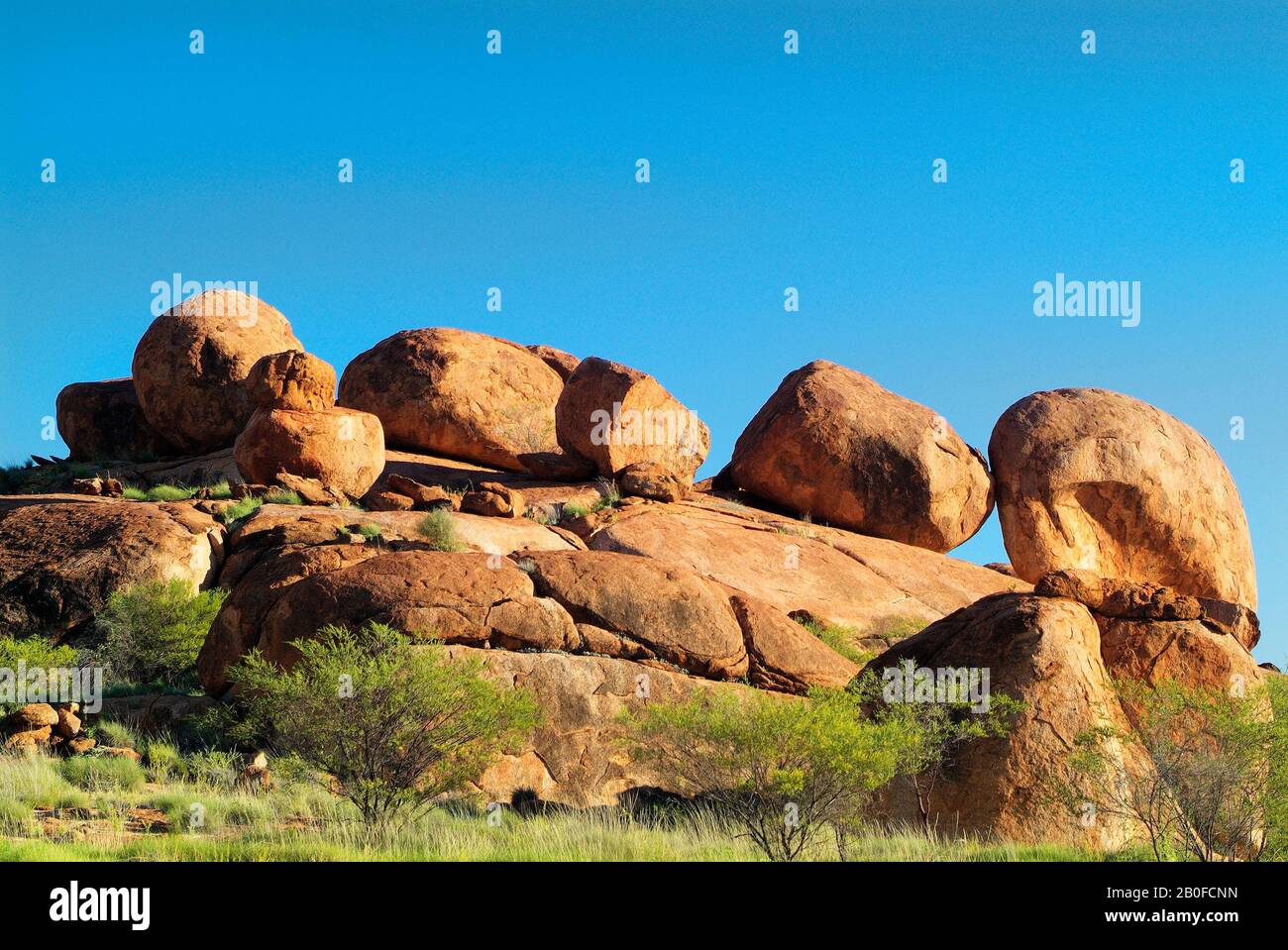 Australien, natürliches Wahrzeichen und Aborigines heilige Stätte Devils Marbles im Northern Territory Stockfoto